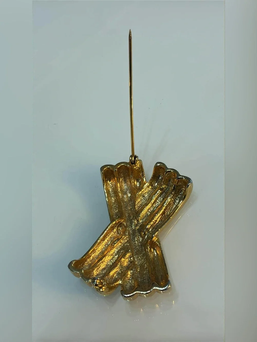 Gold Tone Crossed Bar Brooch - Sculpted Ribbed Design